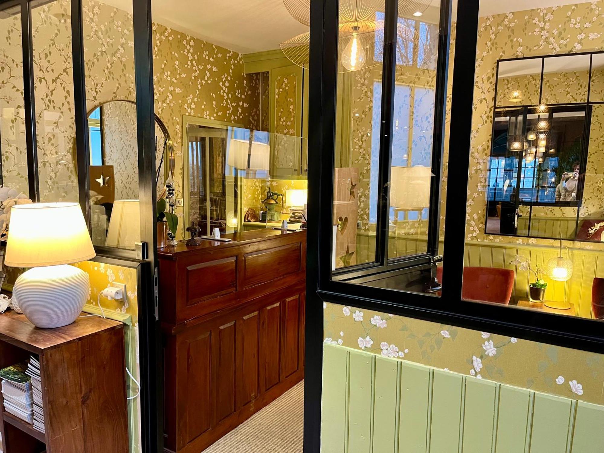 Logis Hotel Des Messageries Arbois Luaran gambar