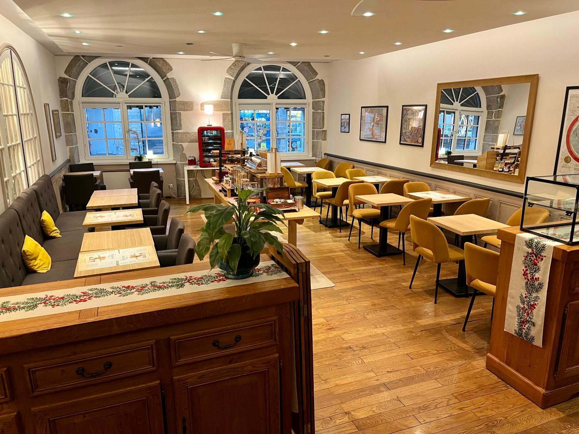 Logis Hotel Des Messageries Arbois Luaran gambar