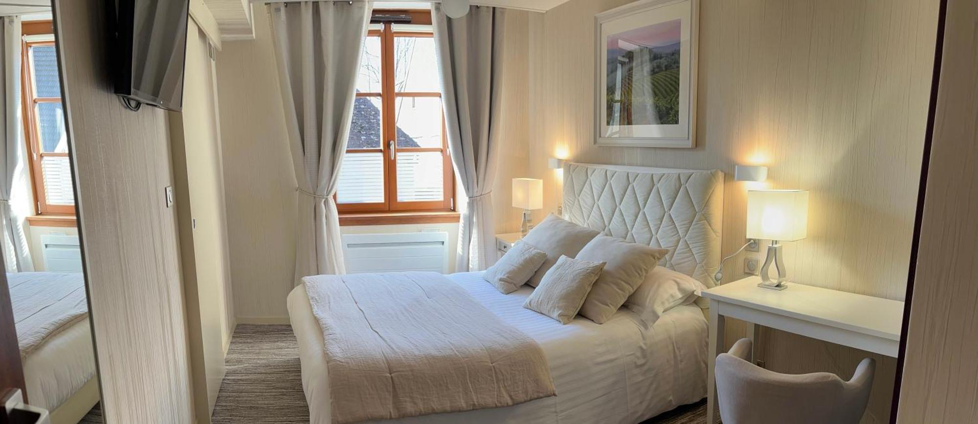 Logis Hotel Des Messageries Arbois Luaran gambar