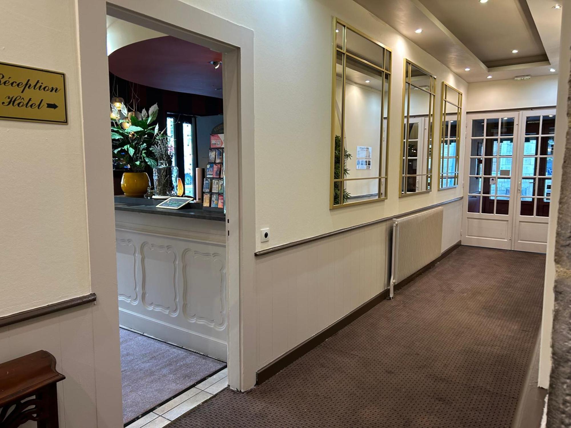 Logis Hotel Des Messageries Arbois Luaran gambar