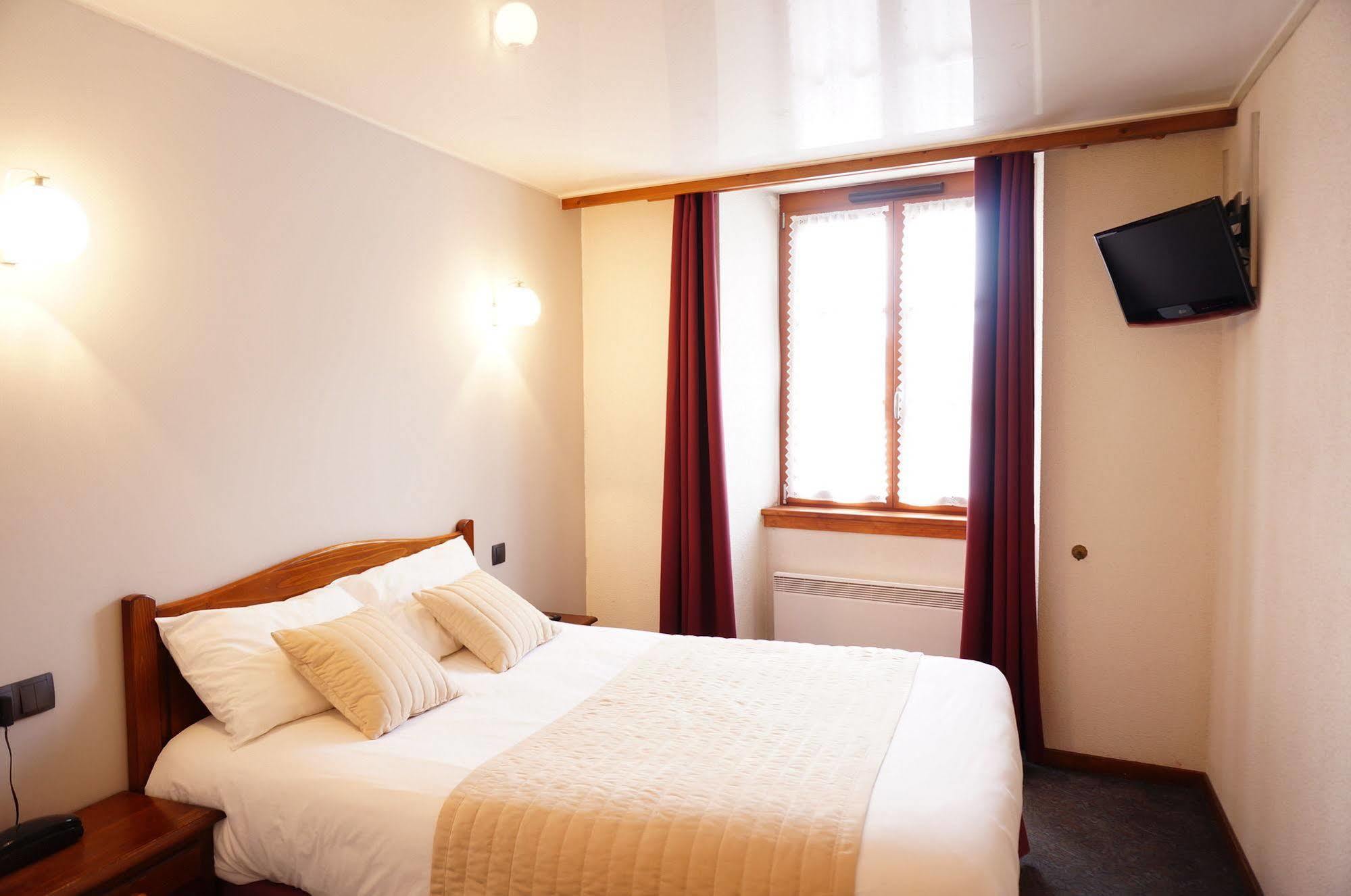 Logis Hotel Des Messageries Arbois Luaran gambar