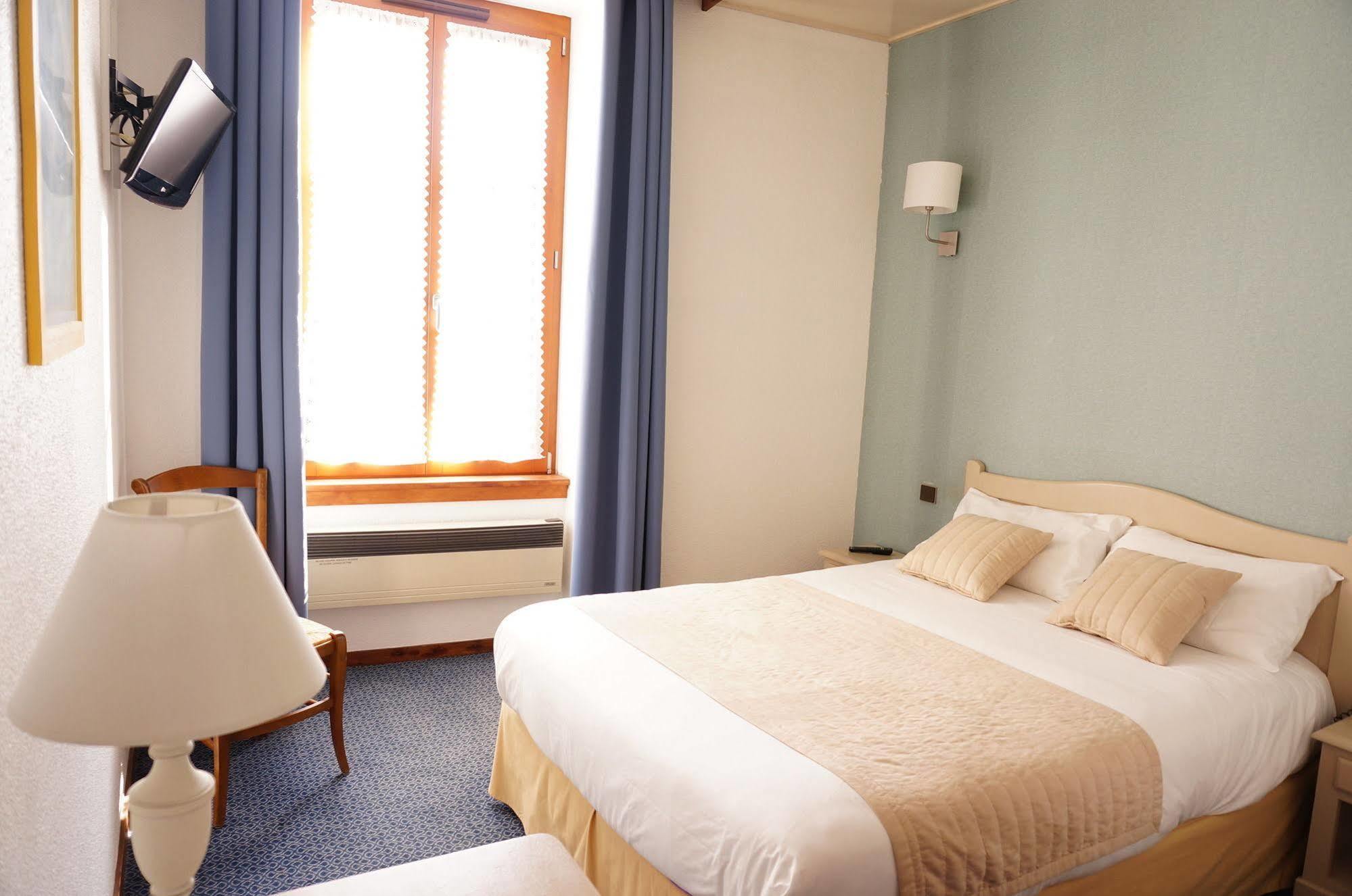Logis Hotel Des Messageries Arbois Luaran gambar