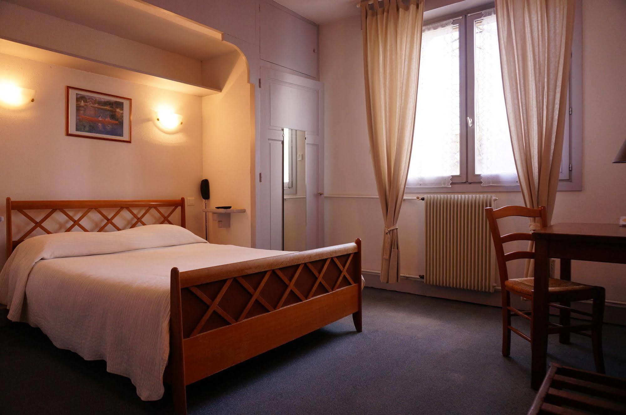 Logis Hotel Des Messageries Arbois Luaran gambar