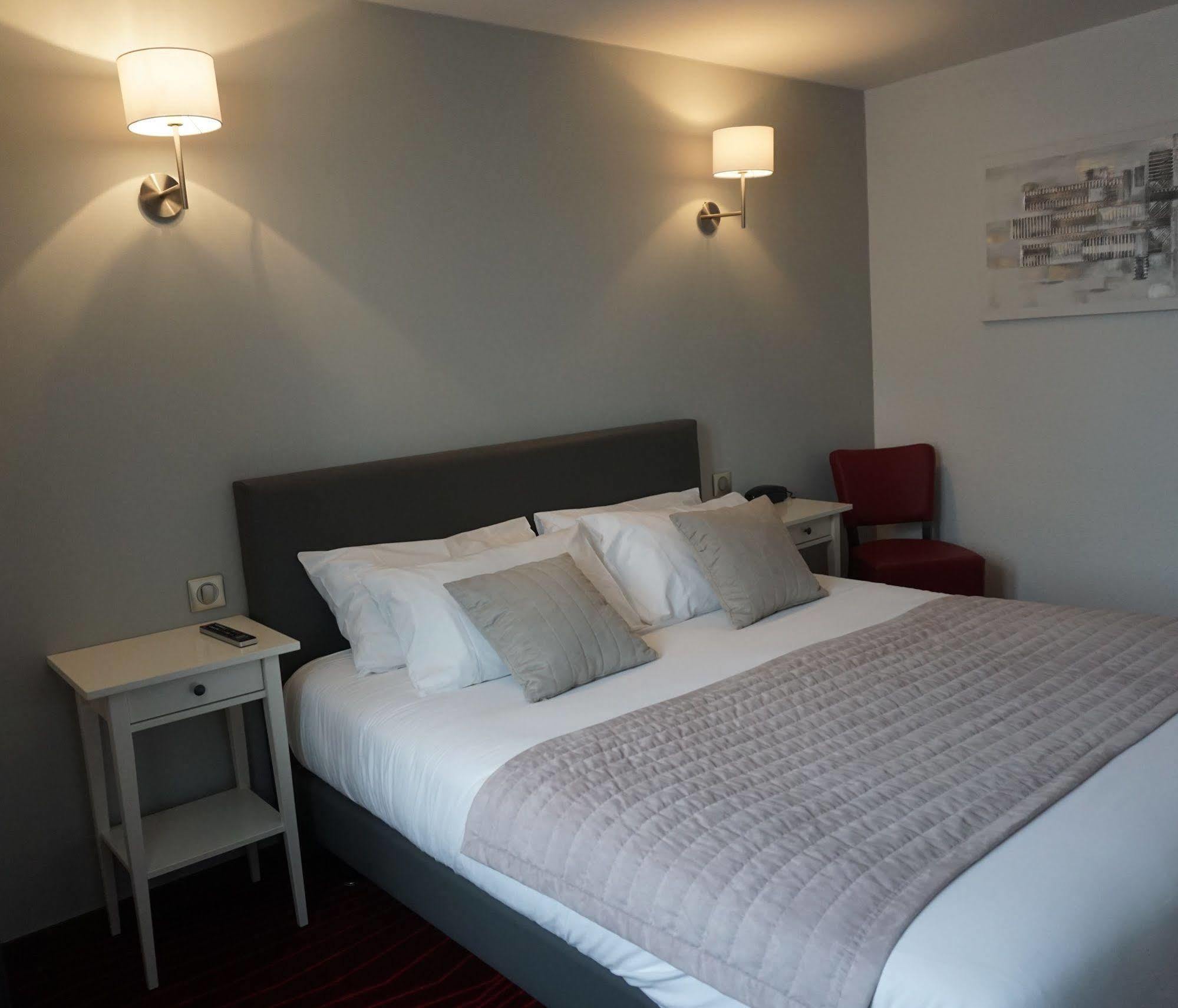 Logis Hotel Des Messageries Arbois Luaran gambar