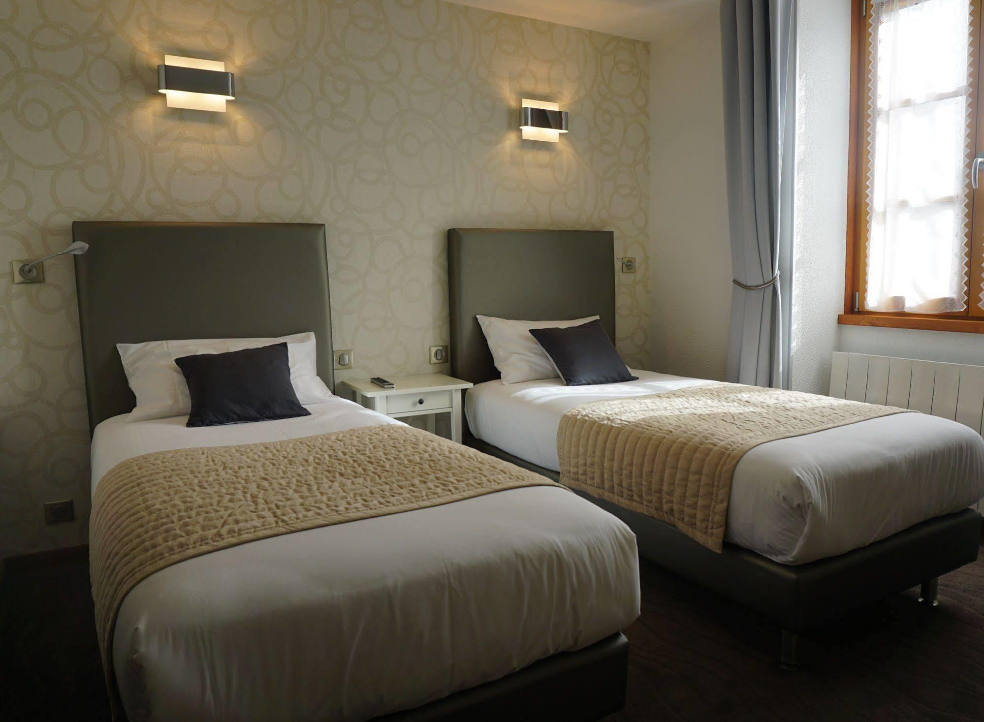 Logis Hotel Des Messageries Arbois Luaran gambar