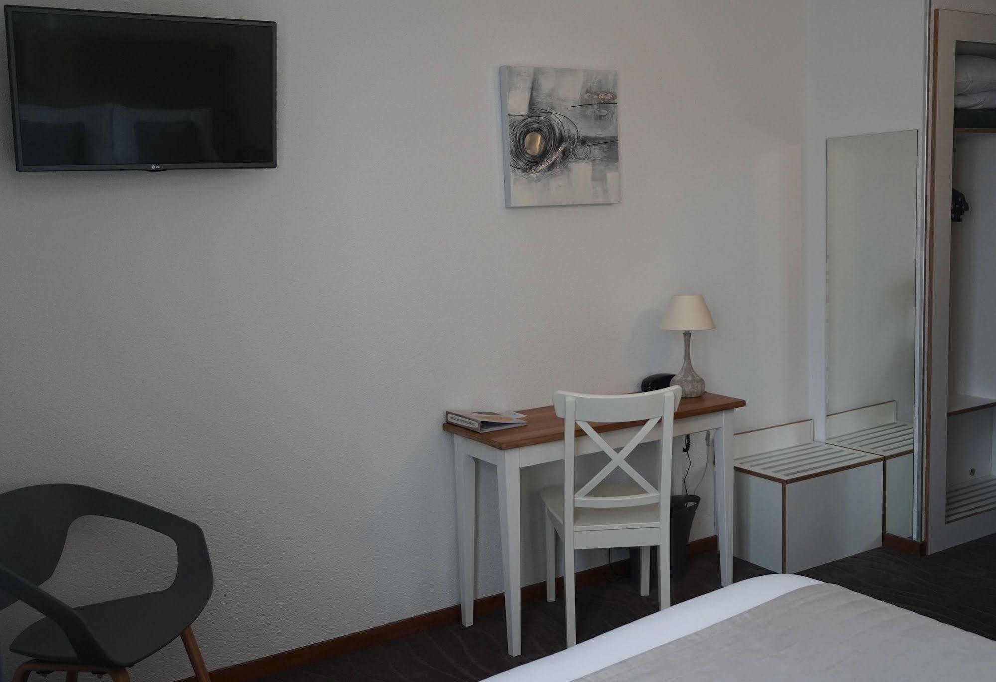 Logis Hotel Des Messageries Arbois Luaran gambar