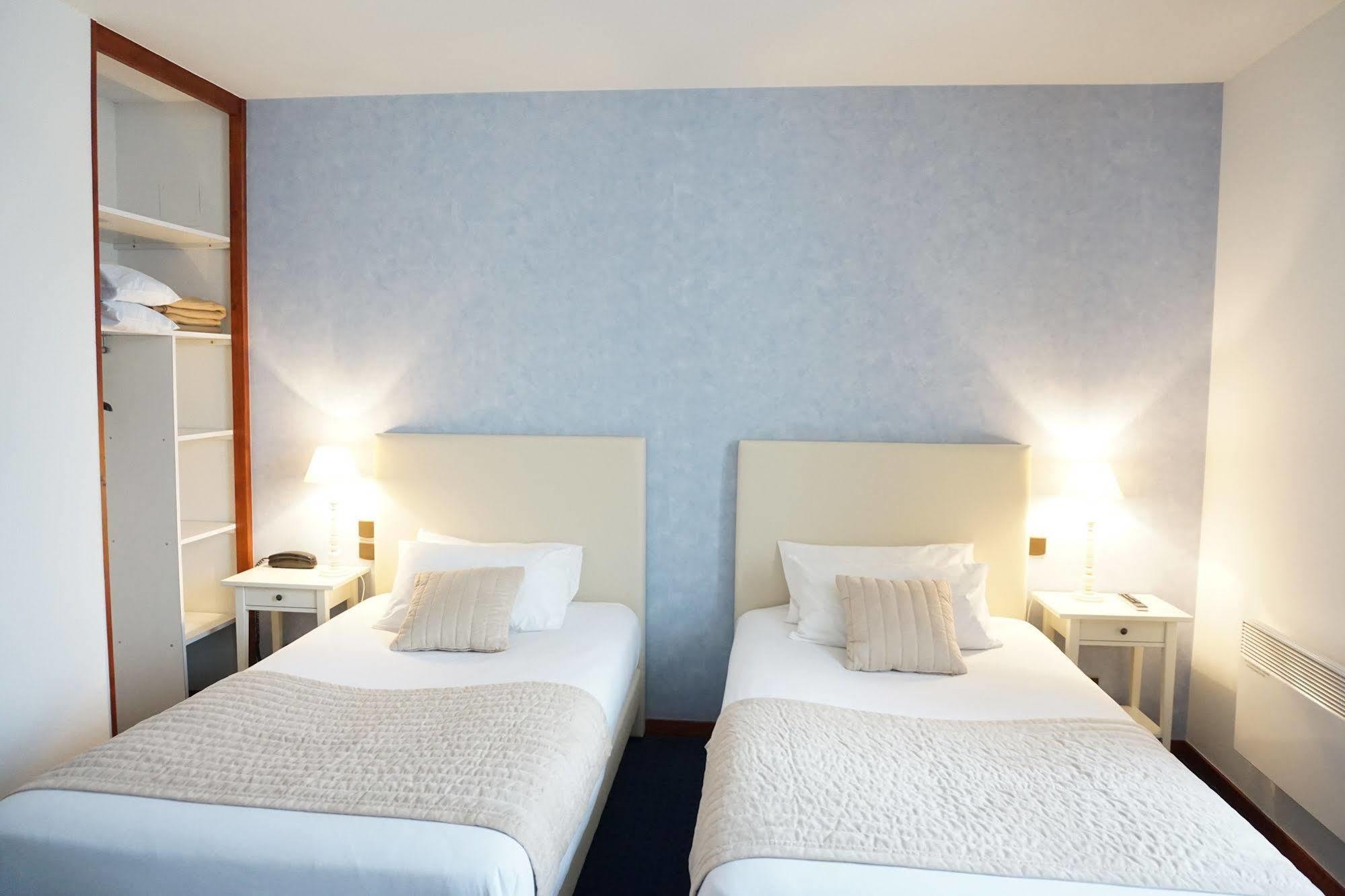 Logis Hotel Des Messageries Arbois Luaran gambar